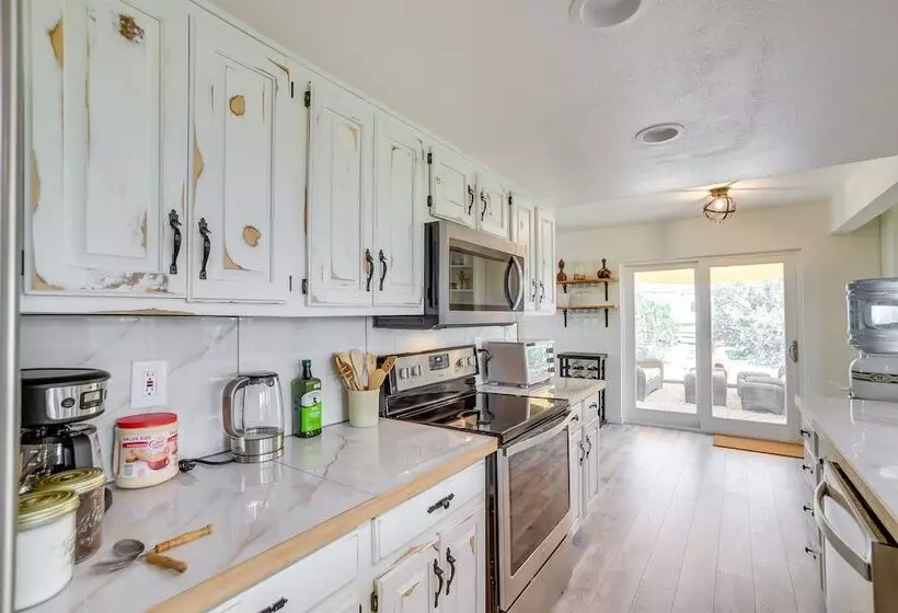 Tranquil Edgewood Retreat With Patio & Grill!