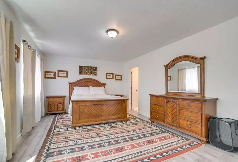 Tranquil Edgewood Retreat With Patio & Grill!