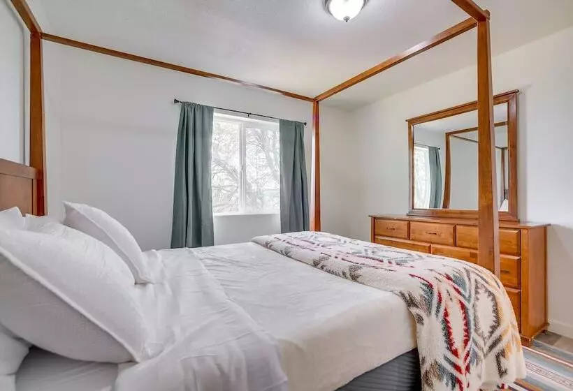 Tranquil Edgewood Retreat With Patio & Grill!