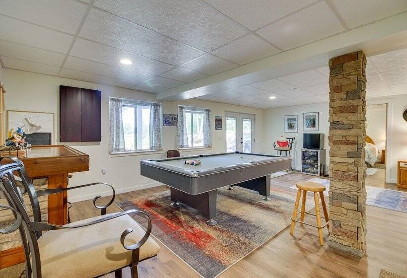 White Swan Lake Home Near Hiking & Snowmobiling!