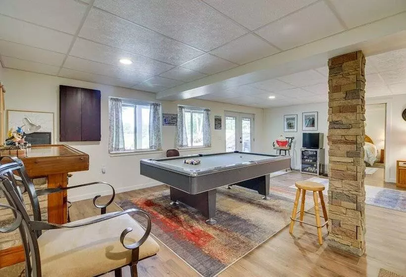 White Swan Lake Home Near Hiking & Snowmobiling!