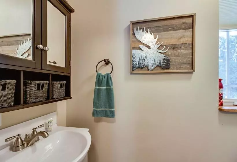 White Swan Lake Home Near Hiking & Snowmobiling!