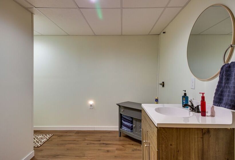 White Swan Lake Home Near Hiking & Snowmobiling!