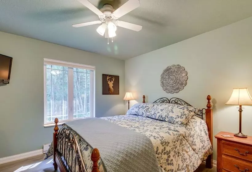 White Swan Lake Home Near Hiking & Snowmobiling!