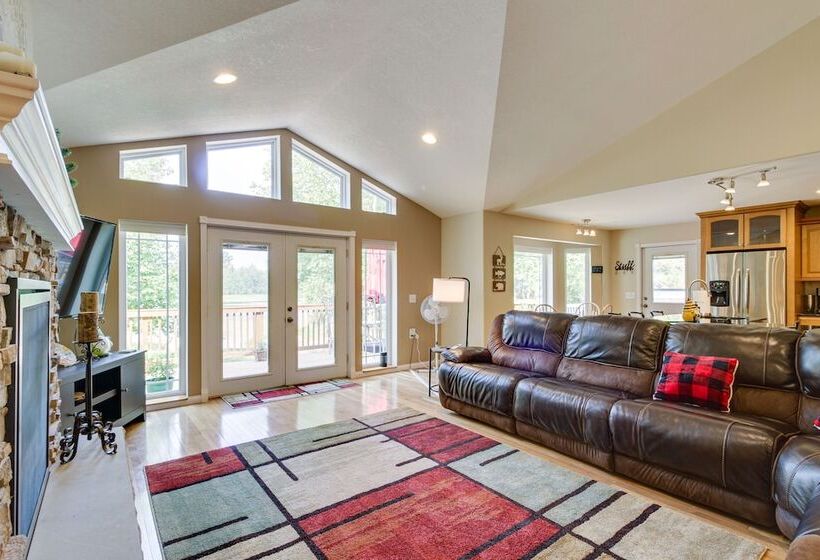 White Swan Lake Home Near Hiking & Snowmobiling!