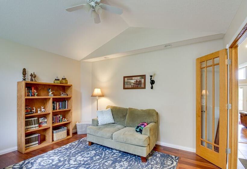 White Swan Lake Home Near Hiking & Snowmobiling!