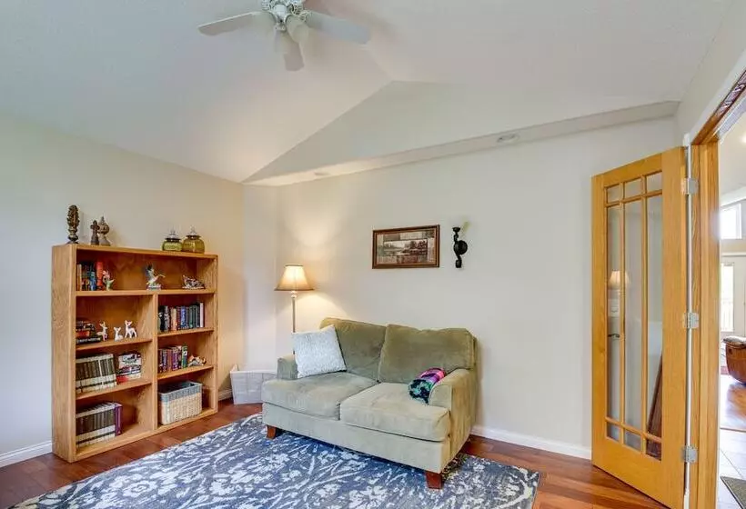 White Swan Lake Home Near Hiking & Snowmobiling!