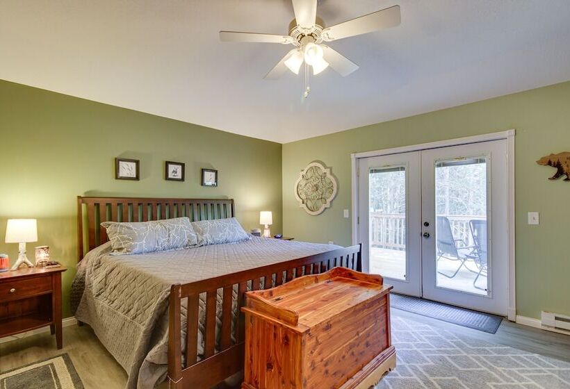 White Swan Lake Home Near Hiking & Snowmobiling!