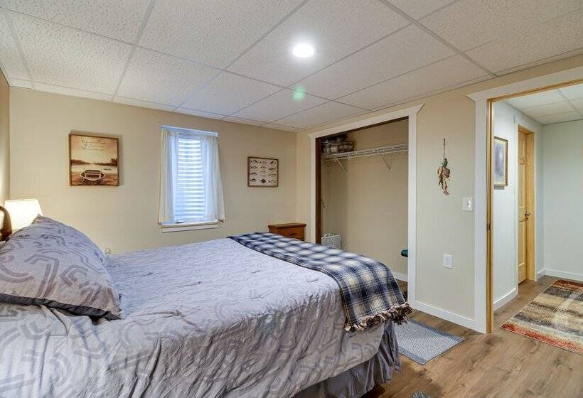 White Swan Lake Home Near Hiking & Snowmobiling!