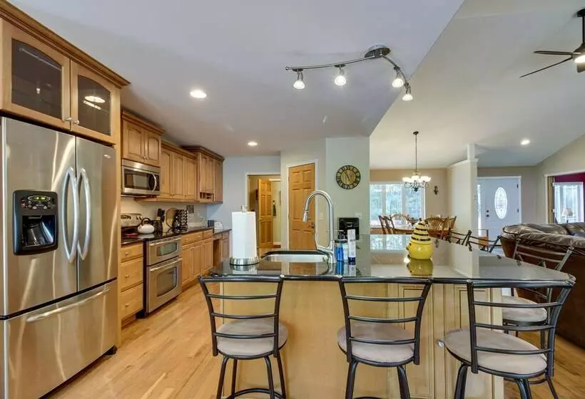 White Swan Lake Home Near Hiking & Snowmobiling!