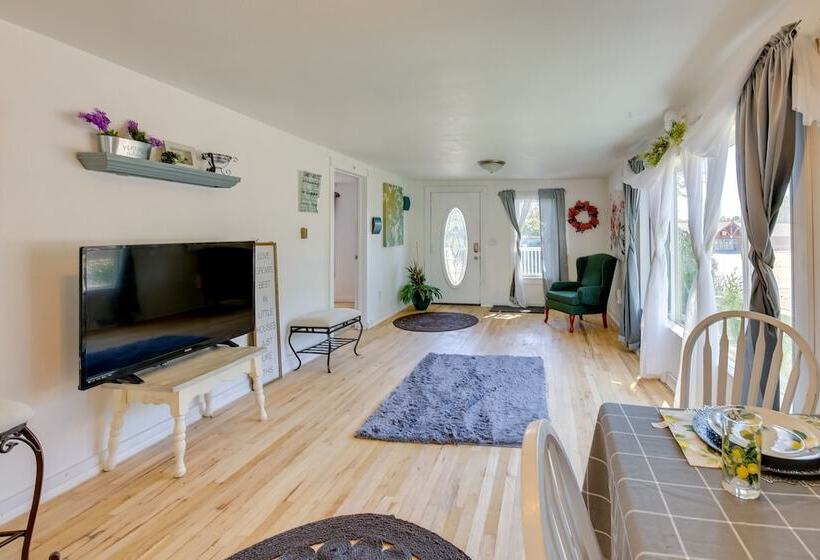 Wyoming Retreat W/ Furnished Porch, Near Fishing!