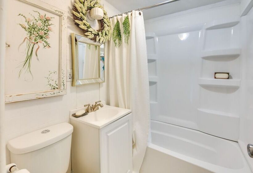 Wyoming Retreat W/ Furnished Porch, Near Fishing!