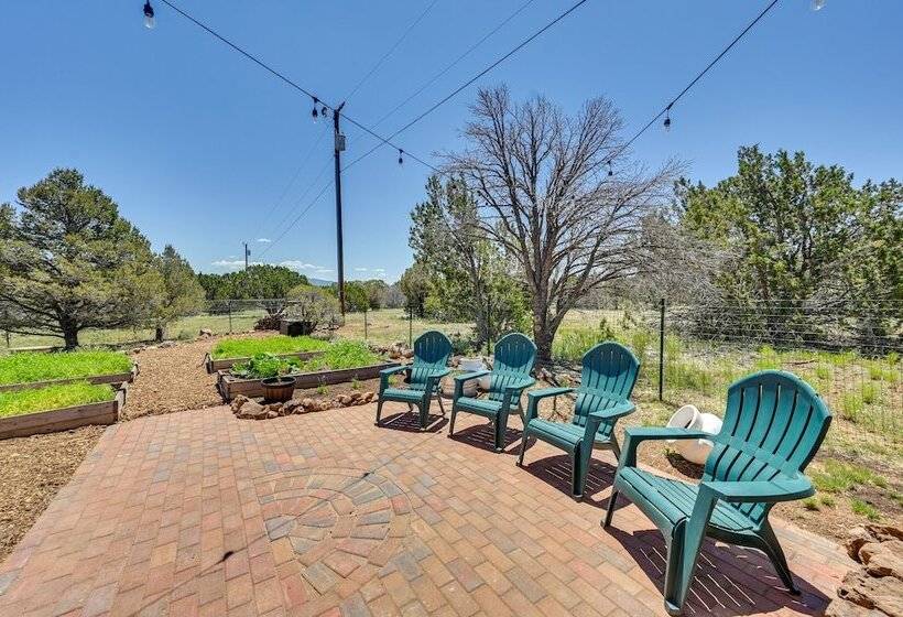 Williams Retreat W/ Patio Oasis & Mountain Views