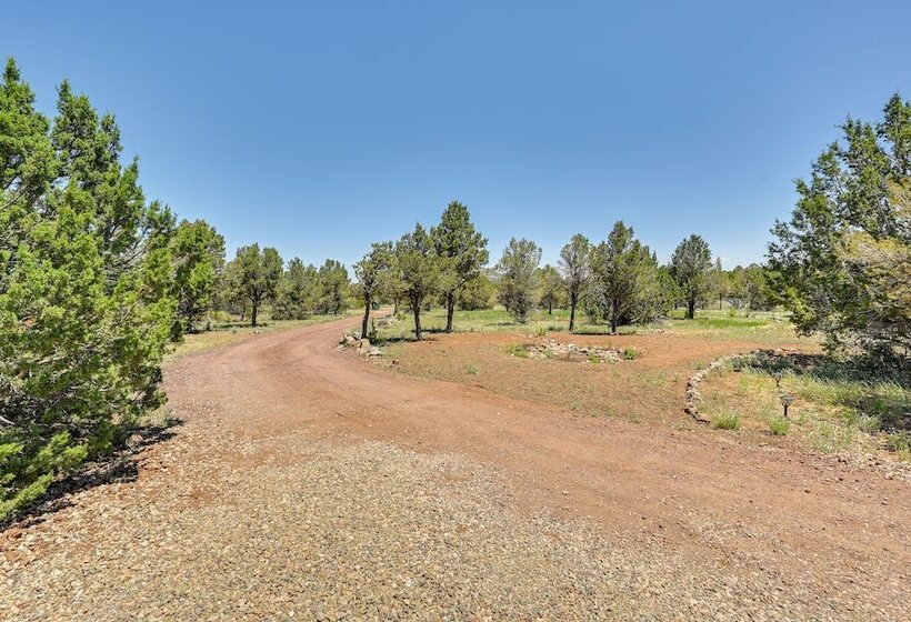 Williams Retreat W/ Patio Oasis & Mountain Views