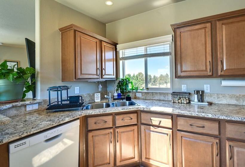 Williams Retreat W/ Patio Oasis & Mountain Views