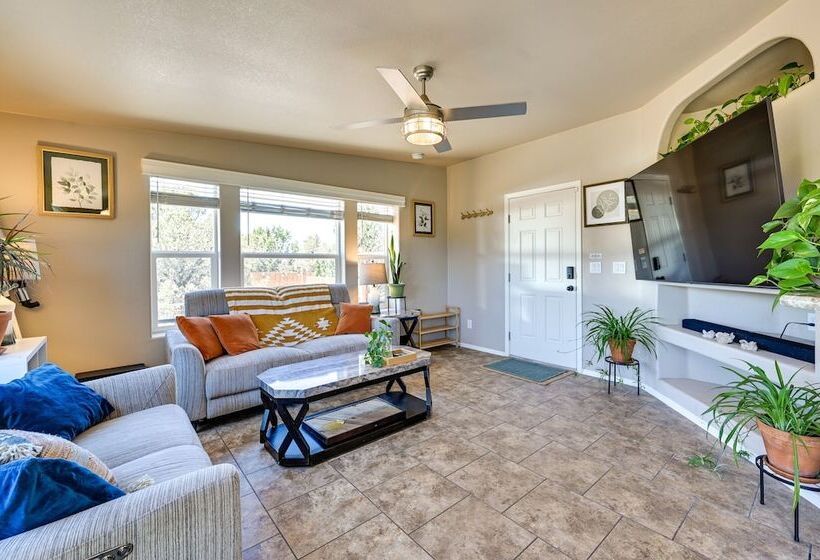 Williams Retreat W/ Patio Oasis & Mountain Views