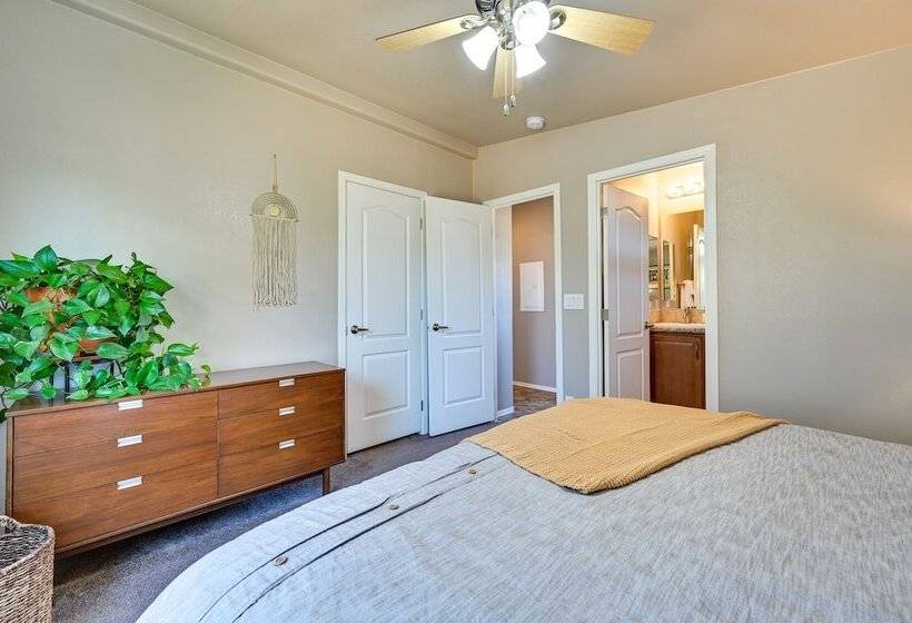 Williams Retreat W/ Patio Oasis & Mountain Views