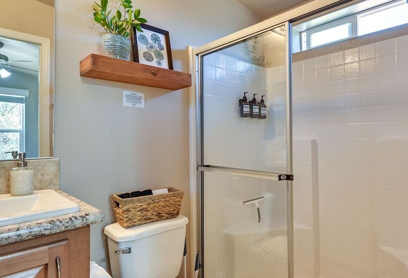 Williams Retreat W/ Patio Oasis & Mountain Views