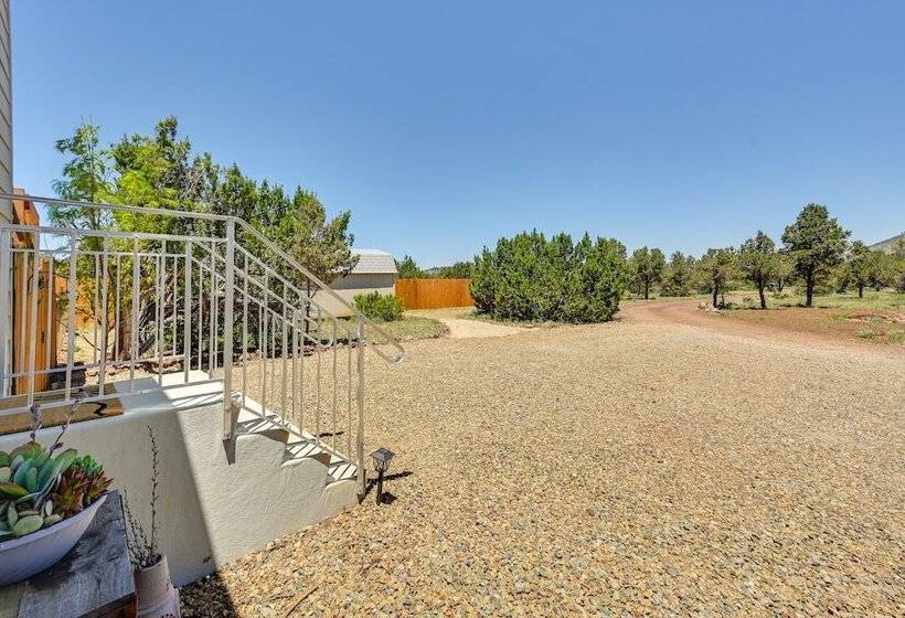 Williams Retreat W/ Patio Oasis & Mountain Views