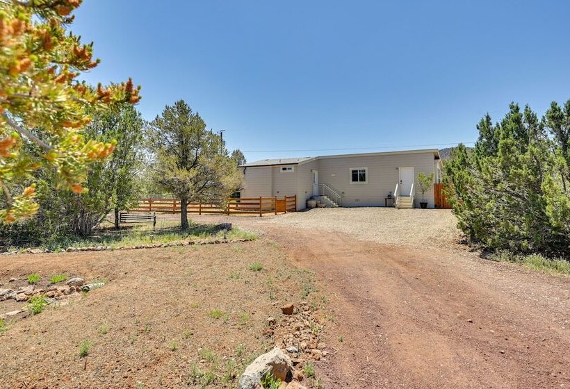 Williams Retreat W/ Patio Oasis & Mountain Views