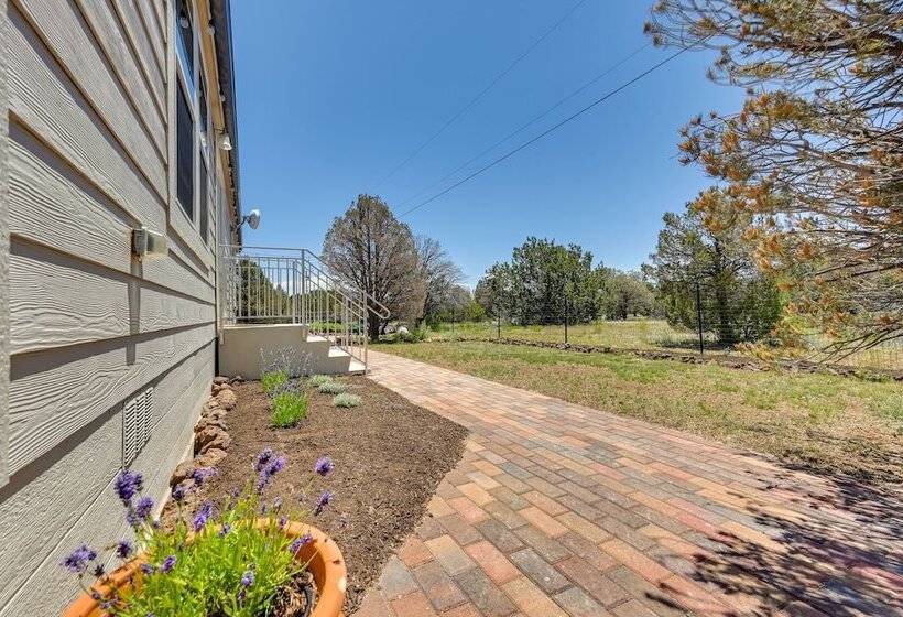 Williams Retreat W/ Patio Oasis & Mountain Views
