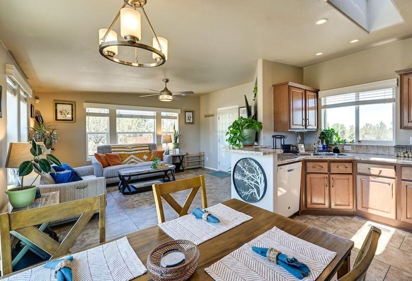 Williams Retreat W/ Patio Oasis & Mountain Views