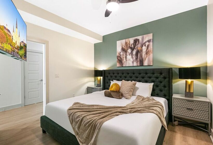 Chic 4bed Oasis Steps From French Quarter Magic!