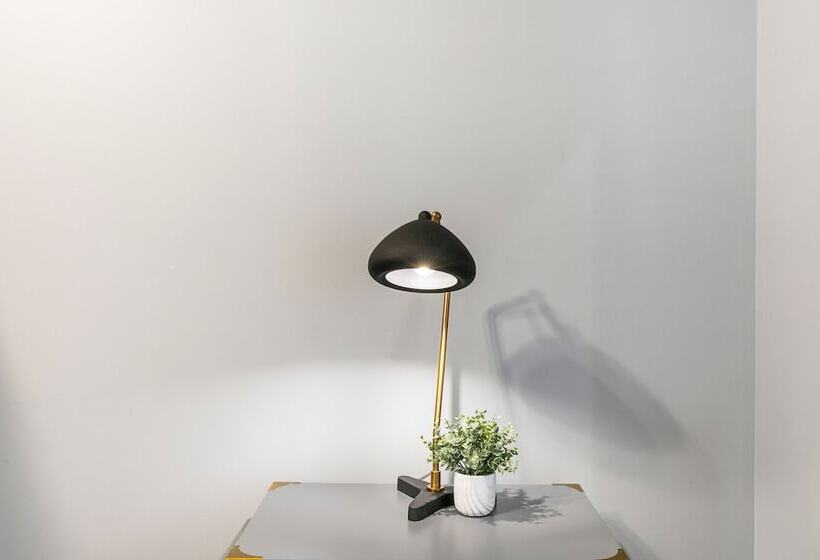 Chic 4bed Oasis Steps From French Quarter Magic!