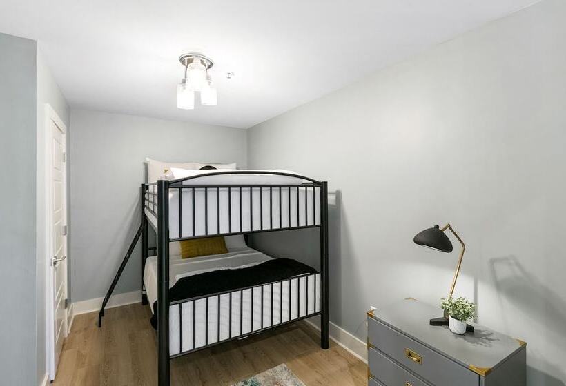 Chic 4bed Oasis Steps From French Quarter Magic!