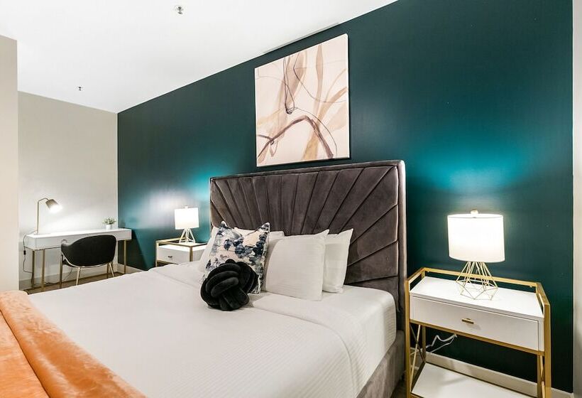 Chic 4bed Oasis Steps From French Quarter Magic!