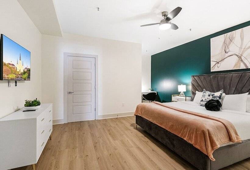 Chic 4bed Oasis Steps From French Quarter Magic!