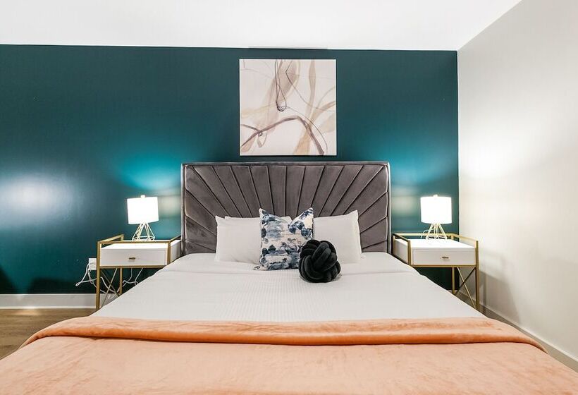 Chic 4bed Oasis Steps From French Quarter Magic!