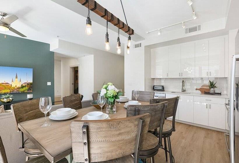 Chic 4bed Oasis Steps From French Quarter Magic!