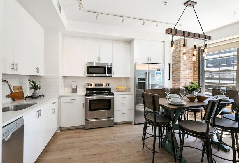 Chic 4bed Oasis Steps From French Quarter Magic!