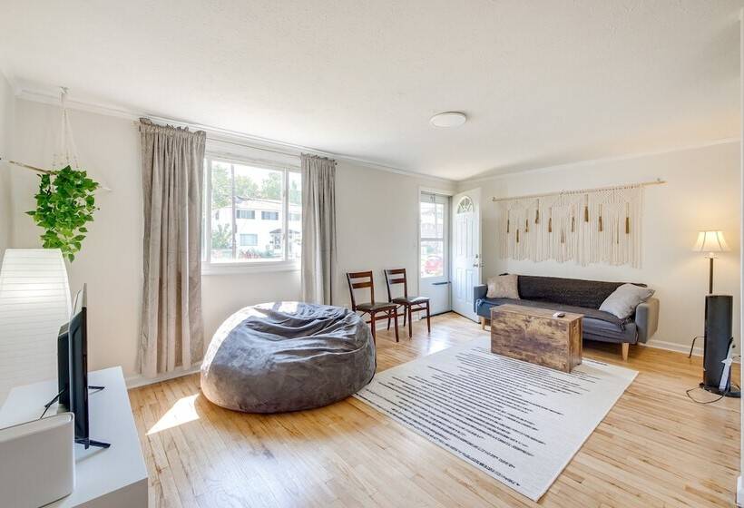 Cleveland Vacation Rental: Minutes To Downtown!