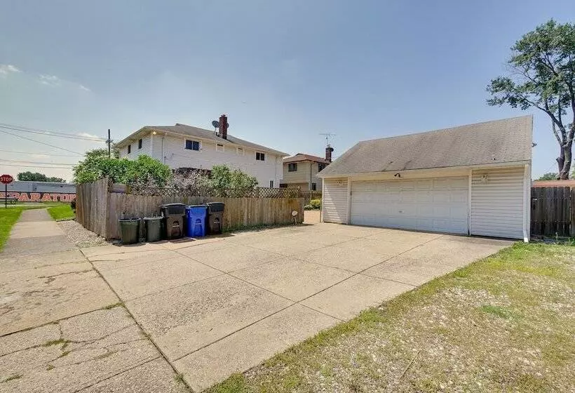 Cleveland Vacation Rental: Minutes To Downtown!