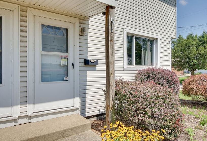 Cleveland Vacation Rental: Minutes To Downtown!