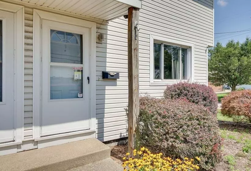 Cleveland Vacation Rental: Minutes To Downtown!
