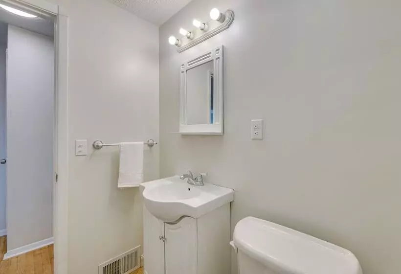 Cleveland Vacation Rental: Minutes To Downtown!