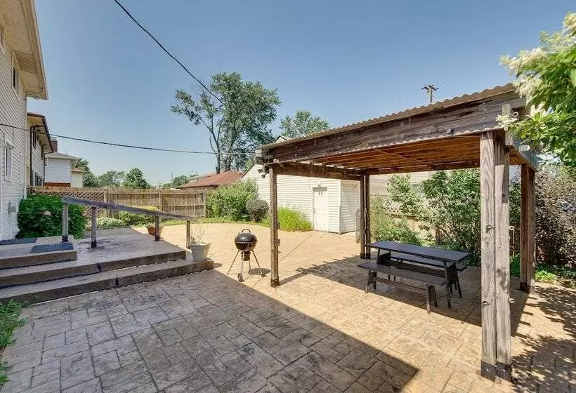 Cleveland Vacation Rental: Minutes To Downtown!