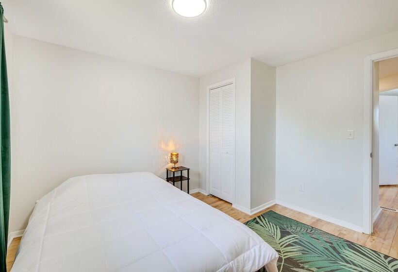 Cleveland Vacation Rental: Minutes To Downtown!