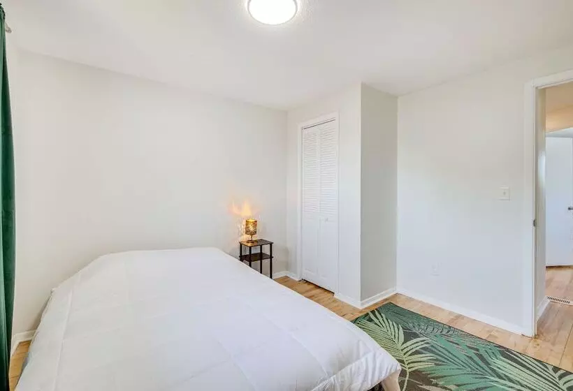Cleveland Vacation Rental: Minutes To Downtown!