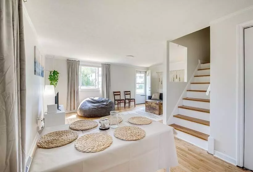 Cleveland Vacation Rental: Minutes To Downtown!