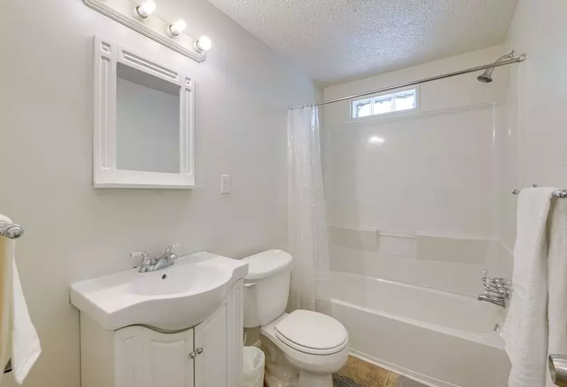 Cleveland Vacation Rental: Minutes To Downtown!