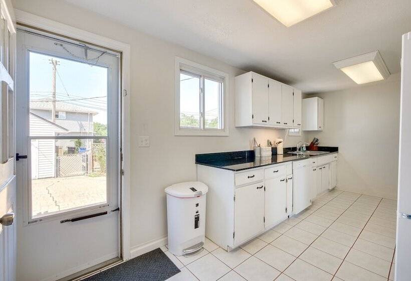 Cleveland Vacation Rental: Minutes To Downtown!