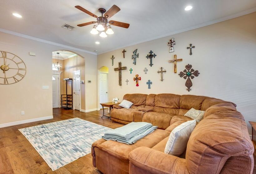 College Station Home W/ Yard ~ 4 Mi To Texas A & M