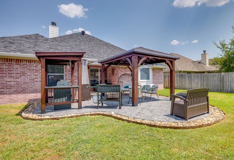 College Station Home W/ Yard ~ 4 Mi To Texas A & M