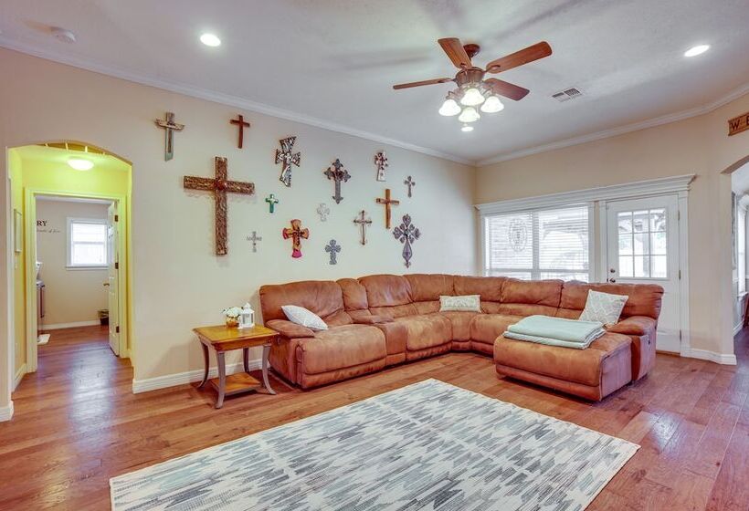 College Station Home W/ Yard ~ 4 Mi To Texas A & M