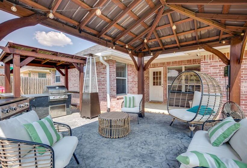 College Station Home W/ Yard ~ 4 Mi To Texas A & M