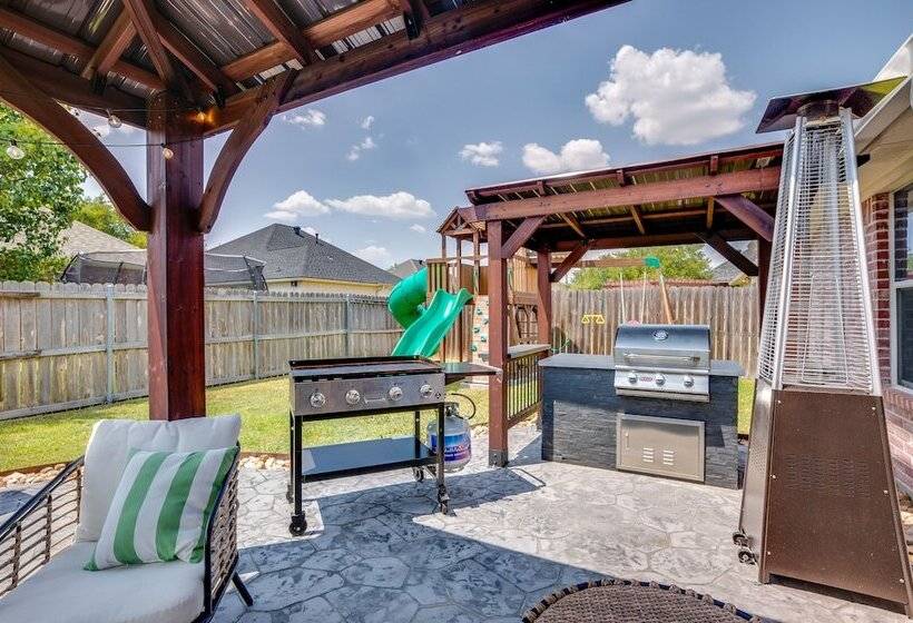 College Station Home W/ Yard ~ 4 Mi To Texas A & M